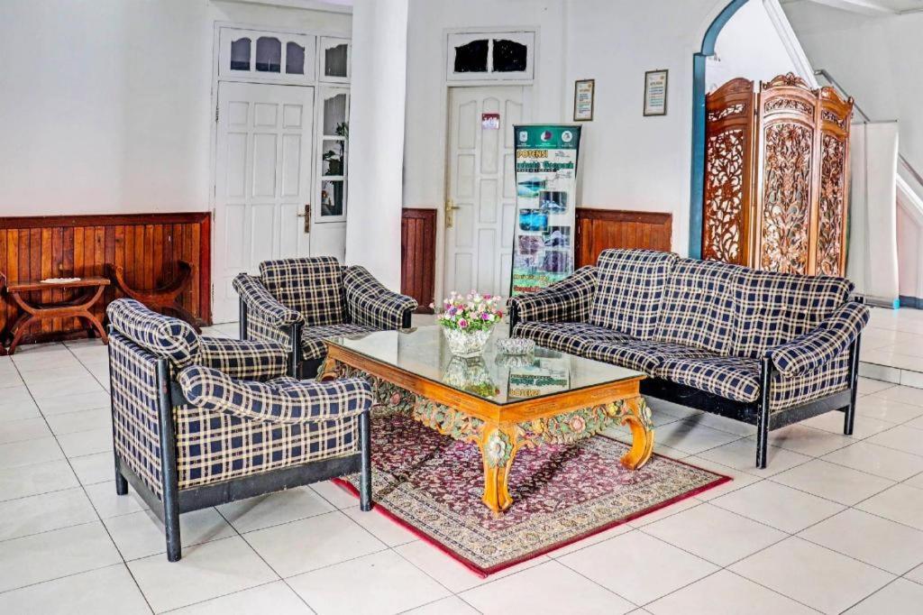 Oyo 90483 Homestay Permata Syariah Bangko Kültér fotó